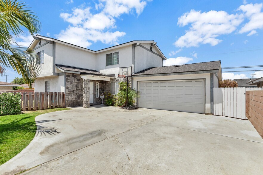 12725 Barlin Ave, Downey, CA à vendre - Photo de l’immeuble – Image 2 sur 56