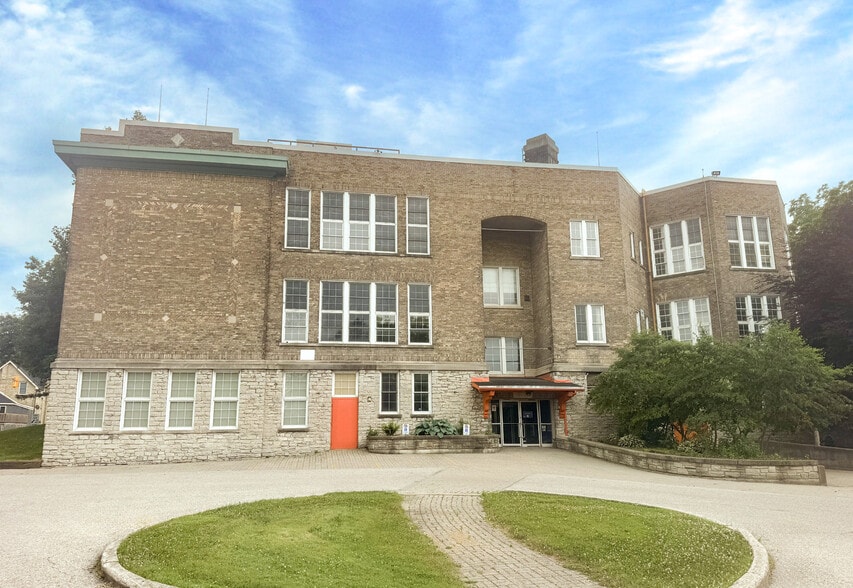 21 Wharncliffe Rd S, London, ON à louer - Photo principale – Image 1 sur 5
