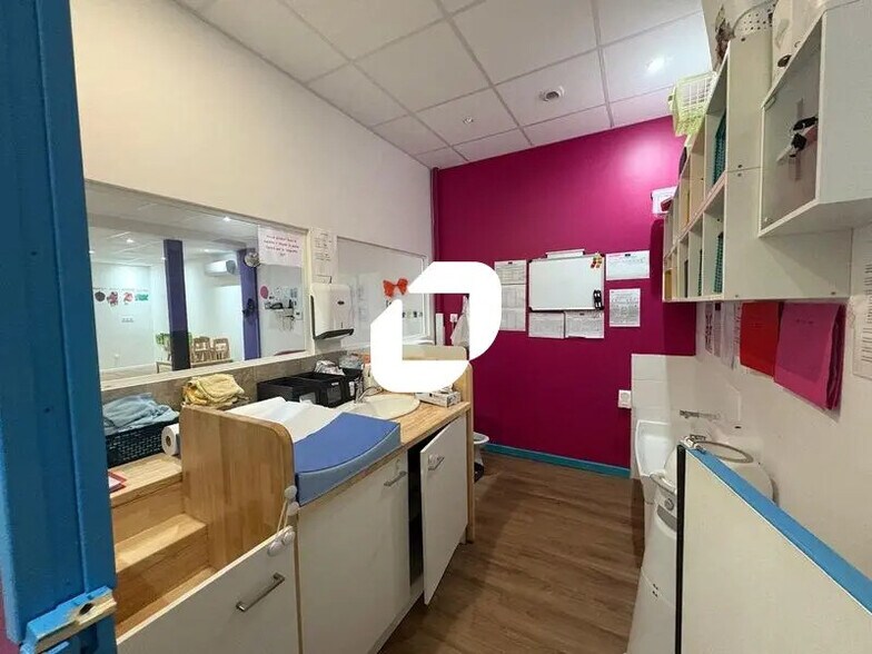 Bureau dans Montigny-le-Bretonneux à louer - Photo de l’immeuble – Image 3 sur 7