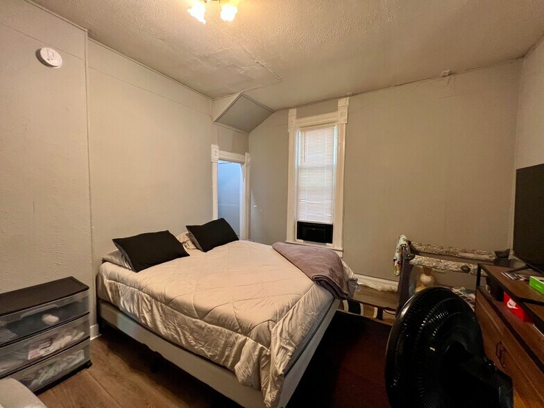 2502 Pine Ave, Mattoon, IL à vendre - Photo de l’immeuble – Image 2 sur 39