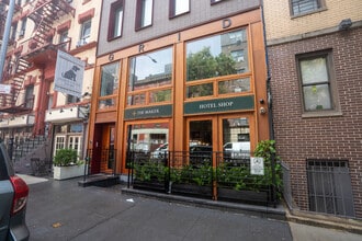 246 W 16th St, New York, NY à louer Photo de l’immeuble– Image 1 sur 4
