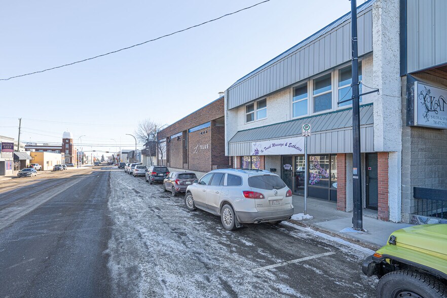5017 50 St, Lloydminster, AB à vendre - Photo de l’immeuble – Image 3 sur 21