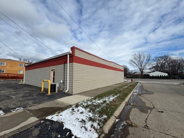 3001 Rochester Rd, Royal Oak, MI à louer - Photo de l’immeuble – Image 2 sur 12