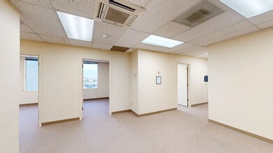 6070 Gateway Blvd E, El Paso, TX à louer Numérisation 3D Matterport– Image 1 sur 7