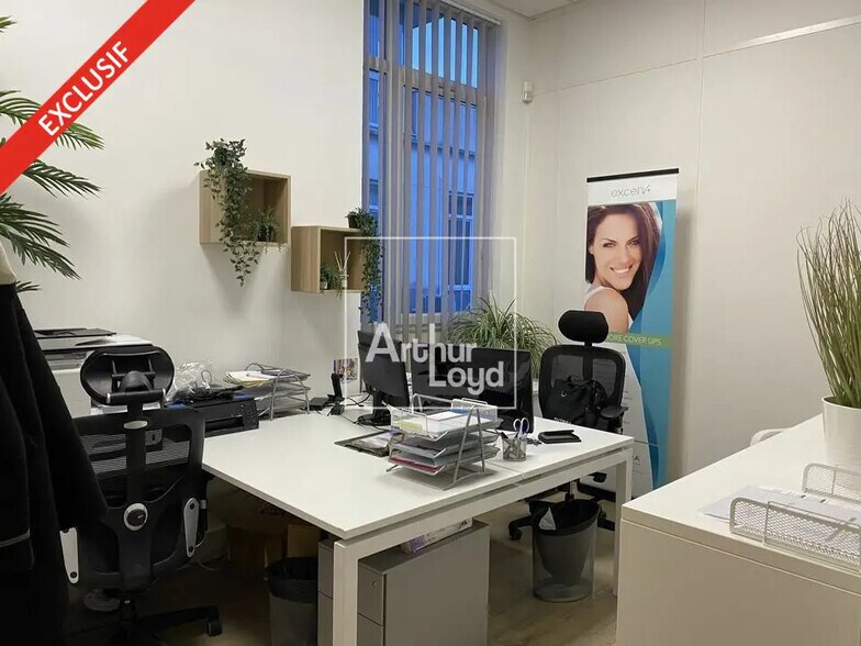 Bureau dans Lieusaint à louer - Photo principale – Image 1 sur 7