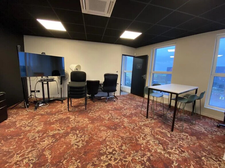 Bureau dans Noyal-Châtillon-sur-Seiche à louer - Photo de l’immeuble – Image 2 sur 20