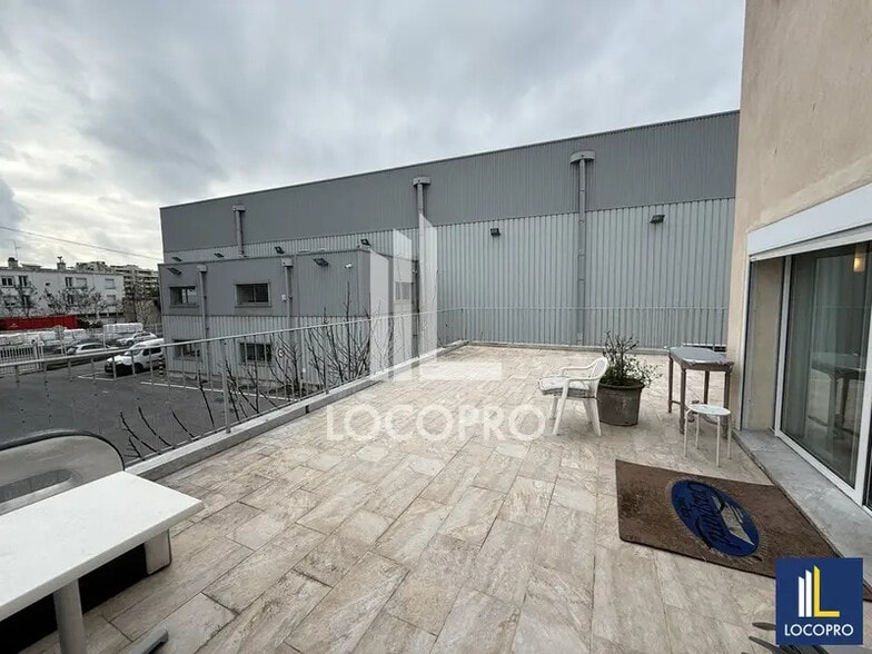 Industriel/Logistique dans Cannes à vendre - Photo de l’immeuble – Image 2 sur 12