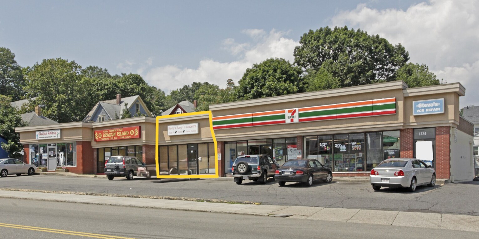 1326-1330 Main St, Worcester, MA à louer Photo de l’immeuble– Image 1 sur 5