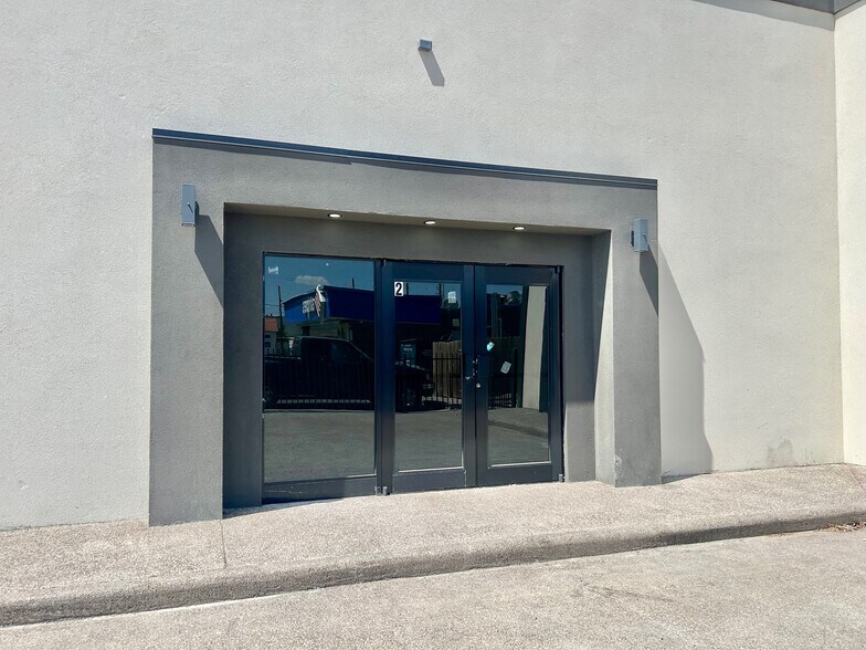 1113 San Bernardo Ave, Laredo, TX à louer - Photo de l’immeuble – Image 2 sur 35