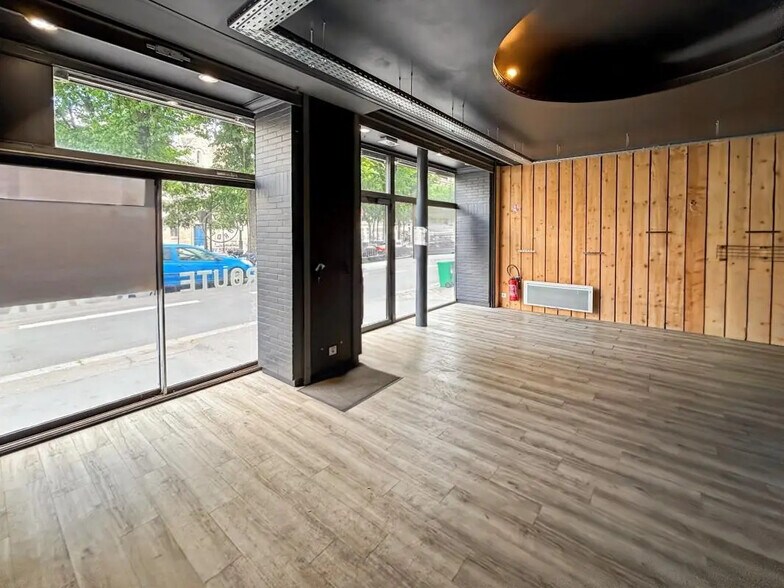 Local commercial dans Paris à louer - Photo de l’immeuble – Image 1 sur 6
