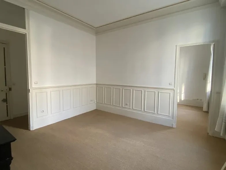 Immeuble residentiel dans Paris à vendre - Photo intérieure – Image 2 sur 4