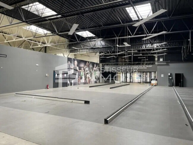 Plus de détails pour Local commercial à louer