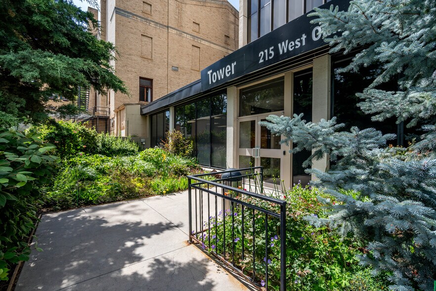 215 W Oak St, Fort Collins, CO à louer - Photo de l’immeuble – Image 2 sur 12