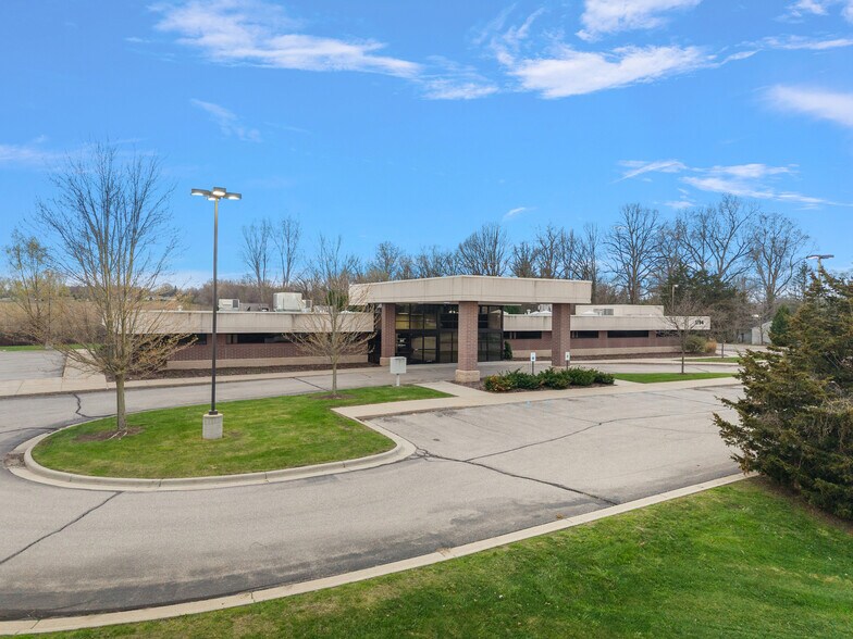 1794 N Lapeer Rd, Lapeer, MI à louer - Photo de l’immeuble – Image 3 sur 53