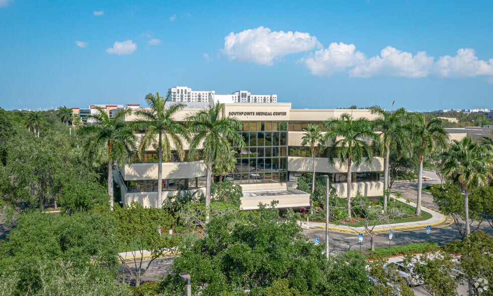 600 S Pine Island Rd, Plantation, FL à louer - Photo de l’immeuble – Image 3 sur 4