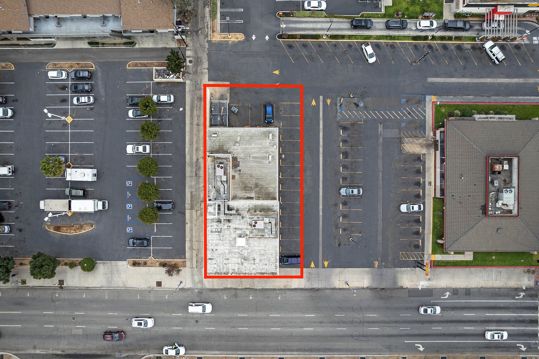 225 E 6th St, Long Beach, CA à louer Photo de l’immeuble– Image 1 sur 20
