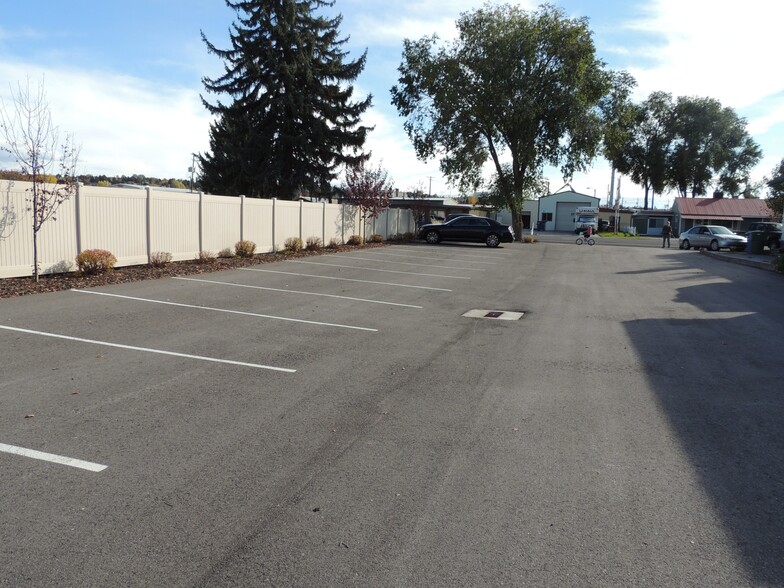 23 E 1st N, Rexburg, ID à louer - Photo de l’immeuble – Image 3 sur 3
