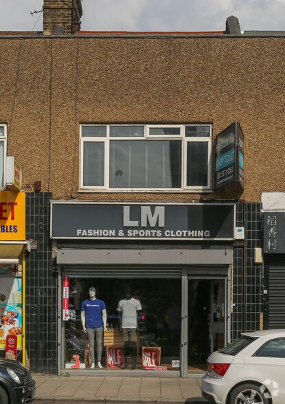 71-71A Old Church Rd, Londres à louer - Photo principale – Image 1 sur 5