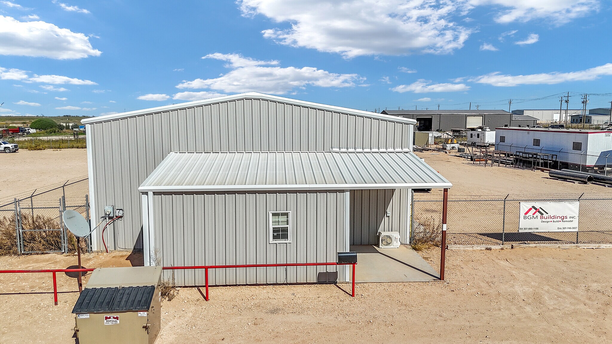 2107 E County Road 130, Midland, TX à louer Photo de l’immeuble– Image 1 sur 10
