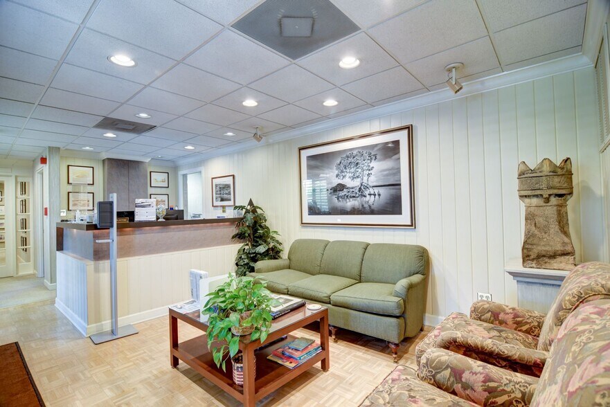 1219 Franklin Cir, Clearwater, FL à vendre - Photo de l’immeuble – Image 2 sur 54