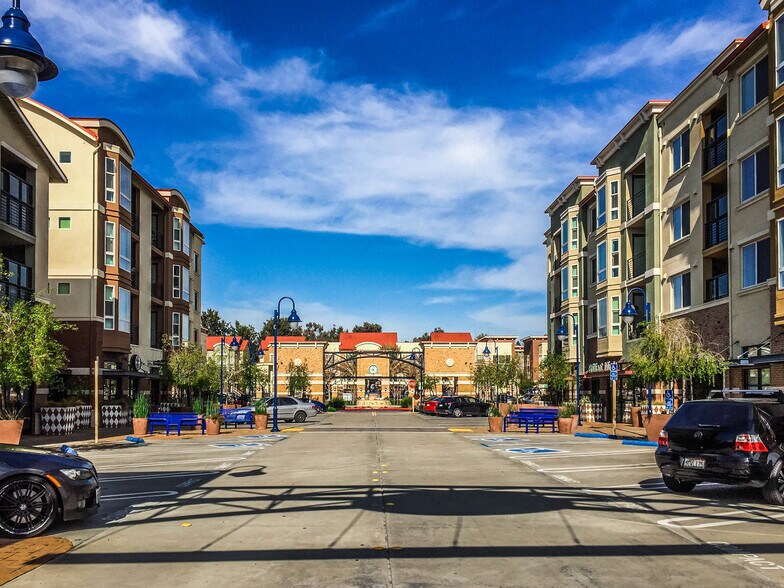 6633 Dublin Blvd, Dublin, CA à louer - Photo de l’immeuble – Image 3 sur 5