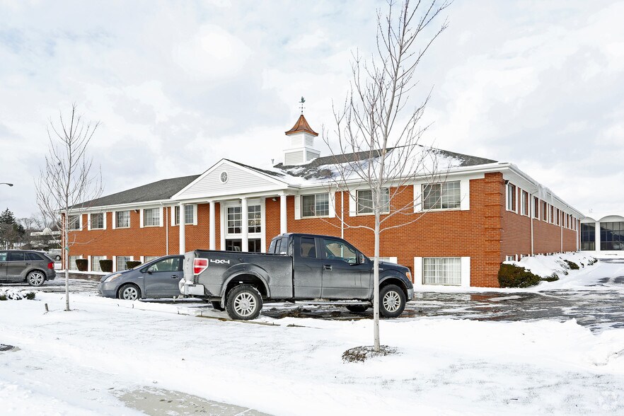 2820 W Maple Rd, Troy, MI à louer - Photo principale – Image 1 sur 27