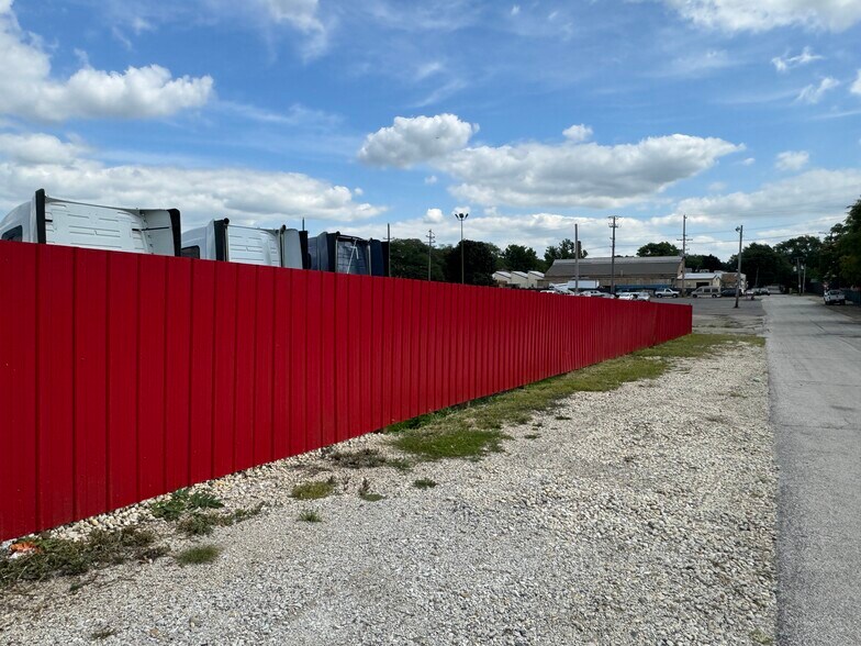 644 W Park Ave, Aurora, IL à vendre - Photo de l’immeuble – Image 3 sur 27