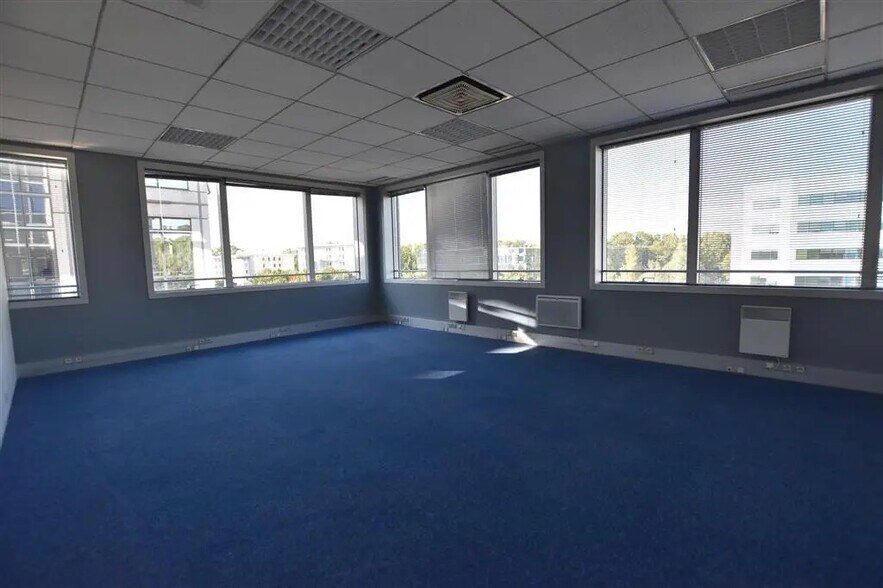 Bureau dans Villepinte à vendre - Photo de l’immeuble – Image 1 sur 5