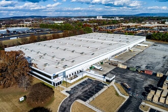 300 Diamond Dr NW, Huntsville, AL à louer Photo intérieure– Image 2 sur 11