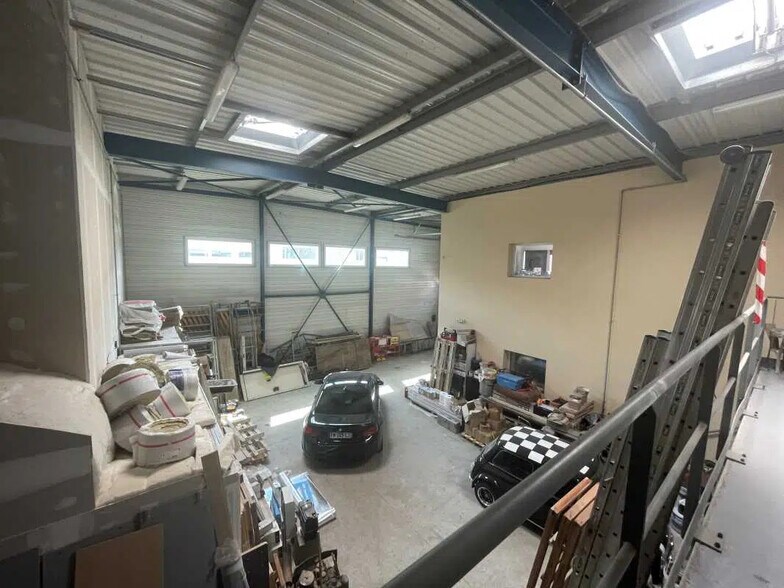 Bureau dans Allonne à louer - Photo de l’immeuble – Image 3 sur 9