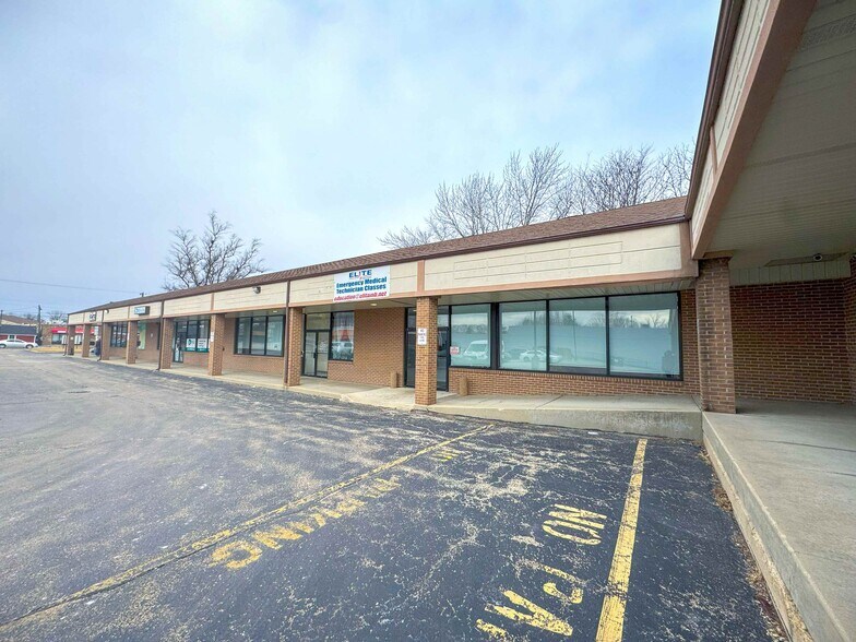 111 S Lincolnway, North Aurora, IL à louer - Photo de l’immeuble – Image 2 sur 10