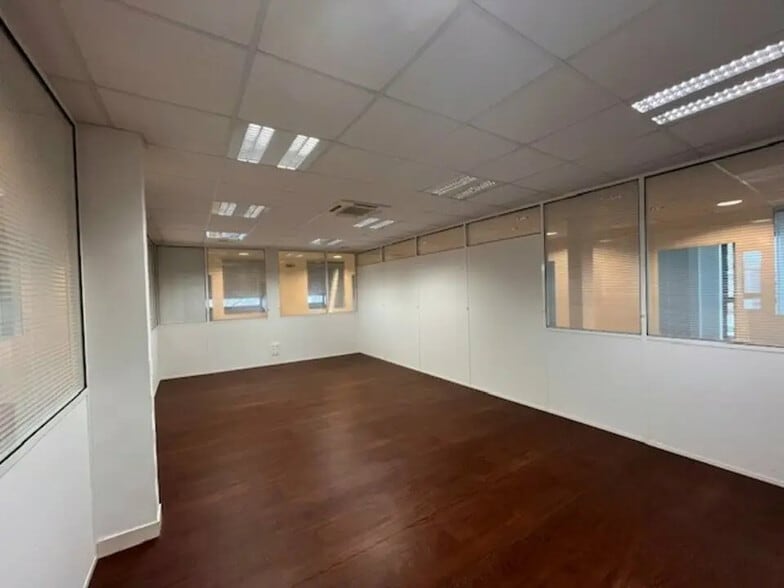 Bureau dans Vannes à louer - Photo de l’immeuble – Image 3 sur 5