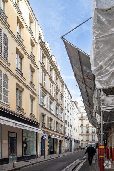 7 Rue De Duras, Paris à vendre - Photo de l’immeuble – Image 3 sur 3