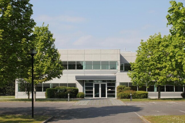 Plus de détails pour 8 Avenue De La Pyramide, Tremblay-en-France - Industriel/Logistique à louer
