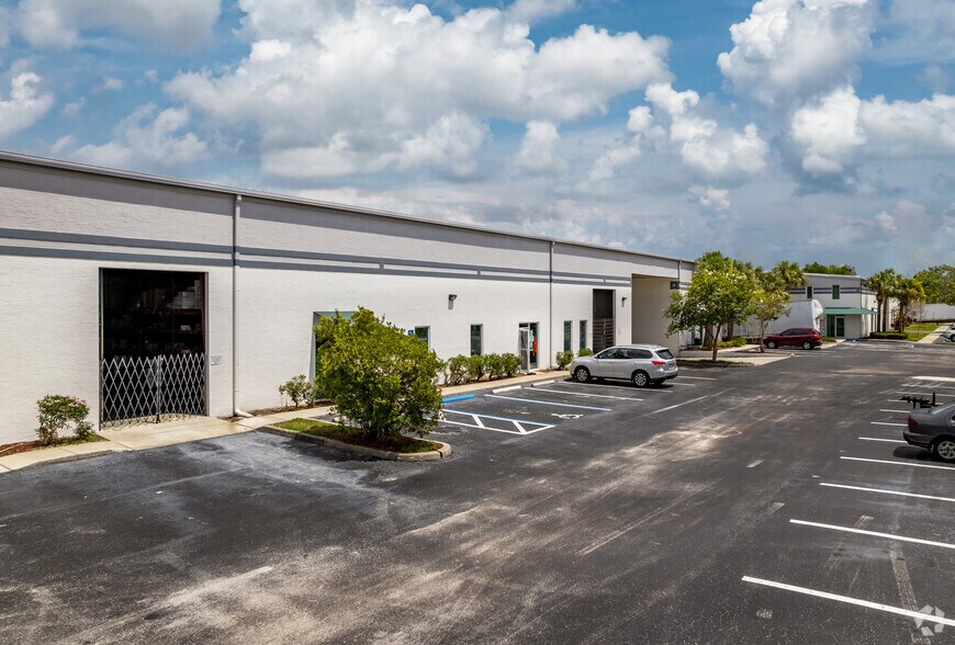 7100 123rd Cir N, Largo, FL à louer - Photo de l’immeuble – Image 2 sur 3