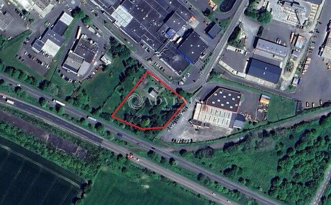 Plus de détails pour Local d’activités à vendre