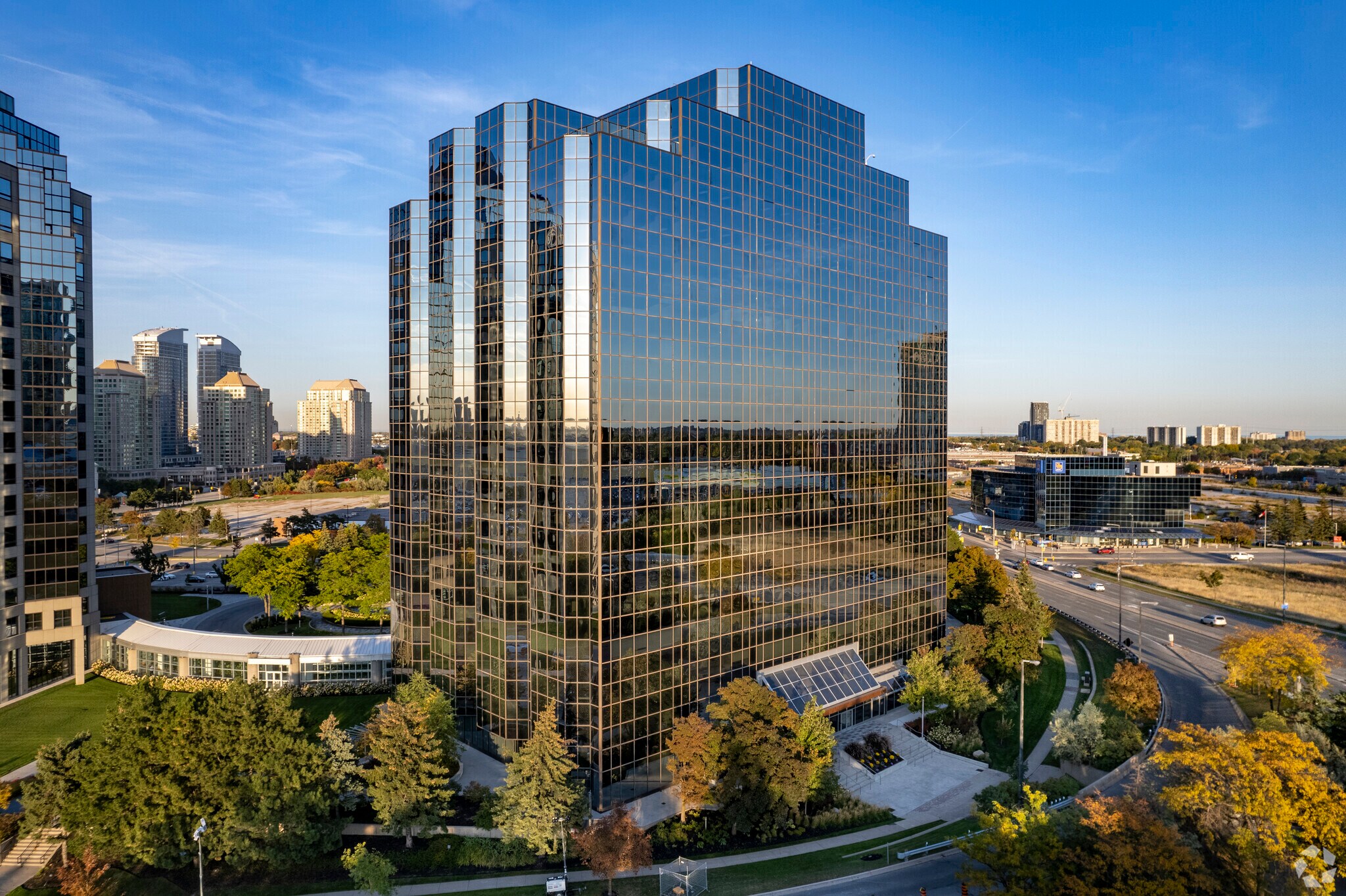 100 Consilium Pl, Toronto, ON à louer Photo principale– Image 1 sur 8