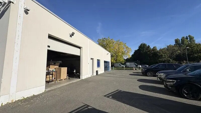 Bureau dans Saint-Jean-de-Braye à louer - Photo de l’immeuble – Image 2 sur 8