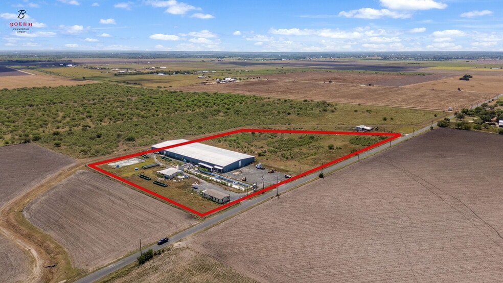 833 County Road 583, La Coste, TX à vendre - Photo de l’immeuble – Image 2 sur 47