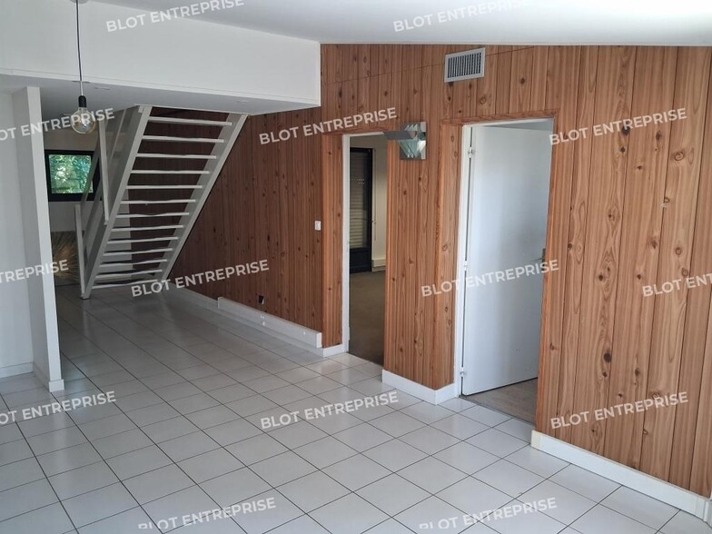 Bureau dans Larmor Plage à vendre - Photo intérieure – Image 3 sur 9