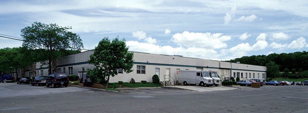 1 Fairchild Ct, Plainview, NY à louer - Autre – Image 2 sur 3
