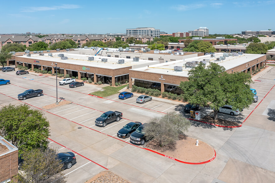 1801 Royal Ln, Farmers Branch, TX à louer - Photo de l’immeuble – Image 3 sur 17