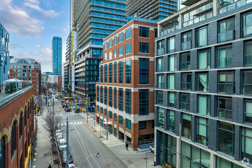 184 Front St E, Toronto, ON à louer - Photo de l’immeuble – Image 2 sur 5
