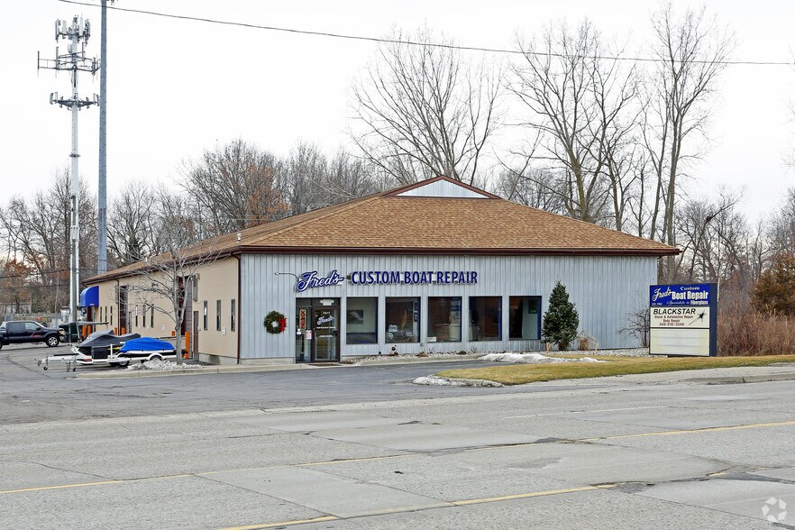 7677-7683 Highland Rd, Waterford, MI à vendre - Photo de l’immeuble – Image 2 sur 4