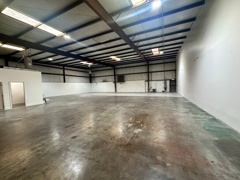 4480 N Industrial Dr, Cumming, GA à louer - Photo de l’immeuble – Image 3 sur 6