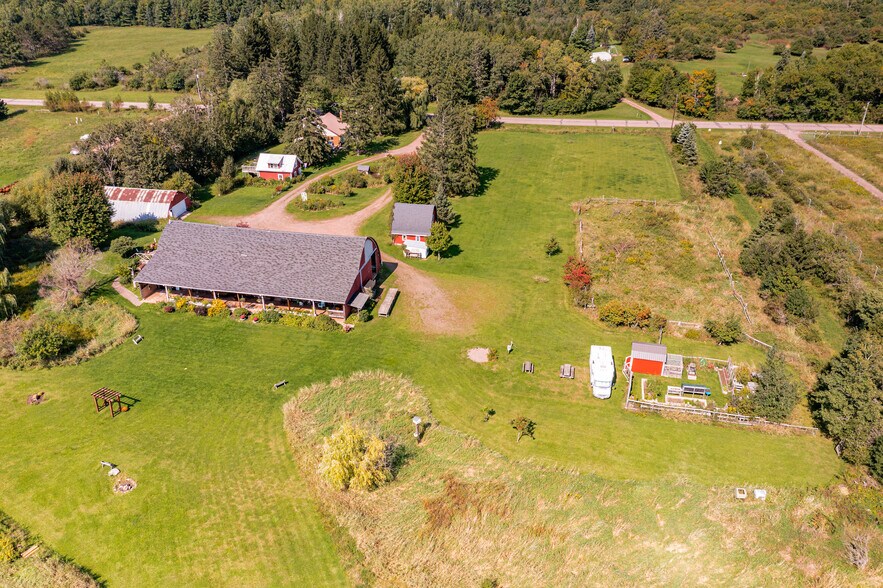 60445 E Summit Rd W, Ashland, WI à vendre - Photo de l’immeuble – Image 3 sur 64