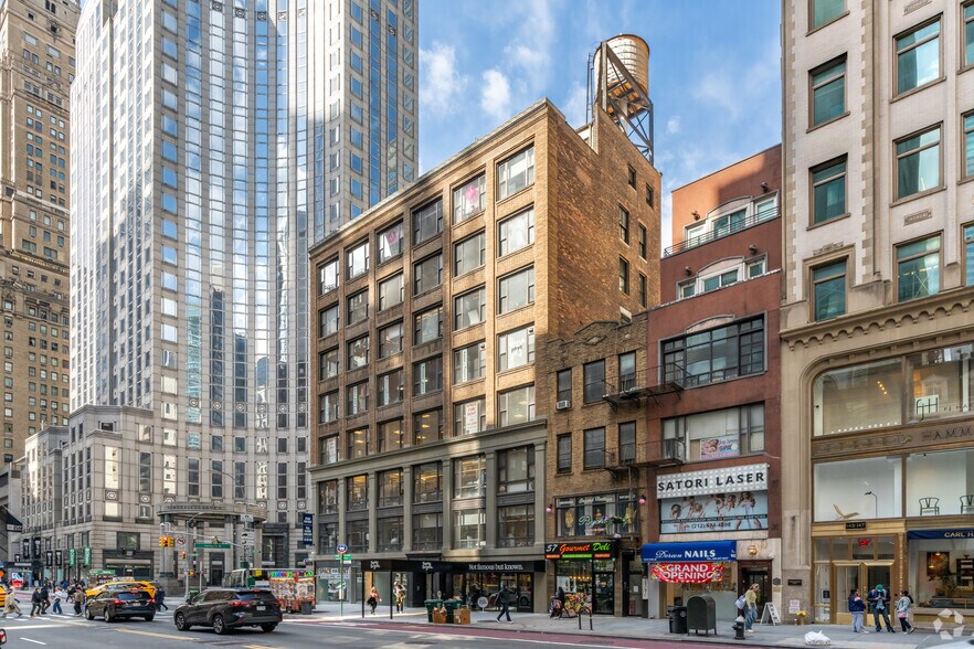 139 E 57th St, New York, NY à louer - Photo de l’immeuble – Image 3 sur 12