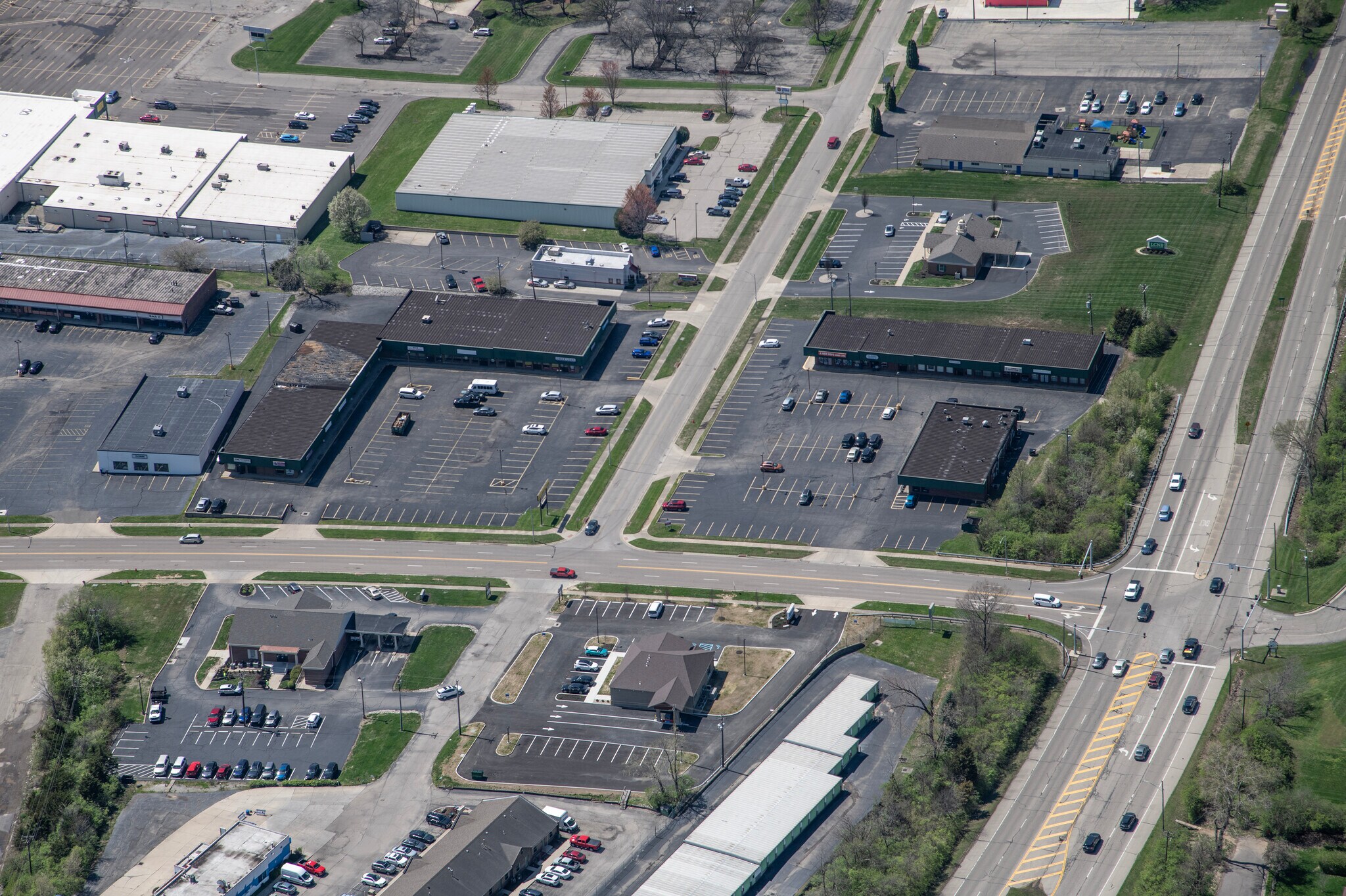 Kittyhawk Plaza - 4461-4498 Marie Dr portefeuille de 4 biens à vendre sur LoopNet.fr Photo de l’immeuble– Image 1 sur 2