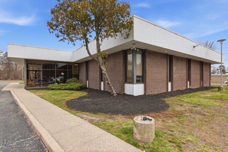 640 Montauk Hwy, Shirley, NY à vendre - Photo de l’immeuble – Image 3 sur 10