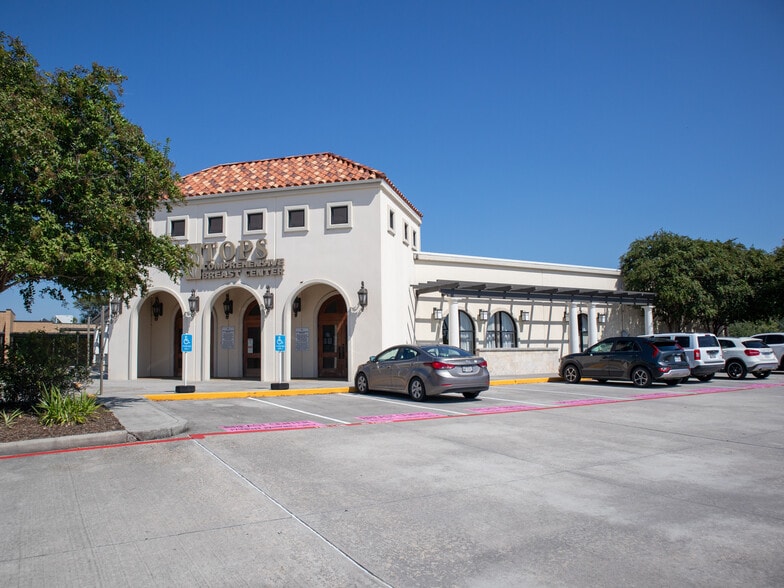 17030 Red Oak Dr, Houston, TX à vendre - Photo de l’immeuble – Image 2 sur 6